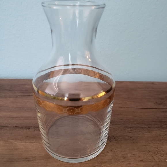 Mid Century Gold Rimmed Carafes and Glasses - Picture 3 of 8